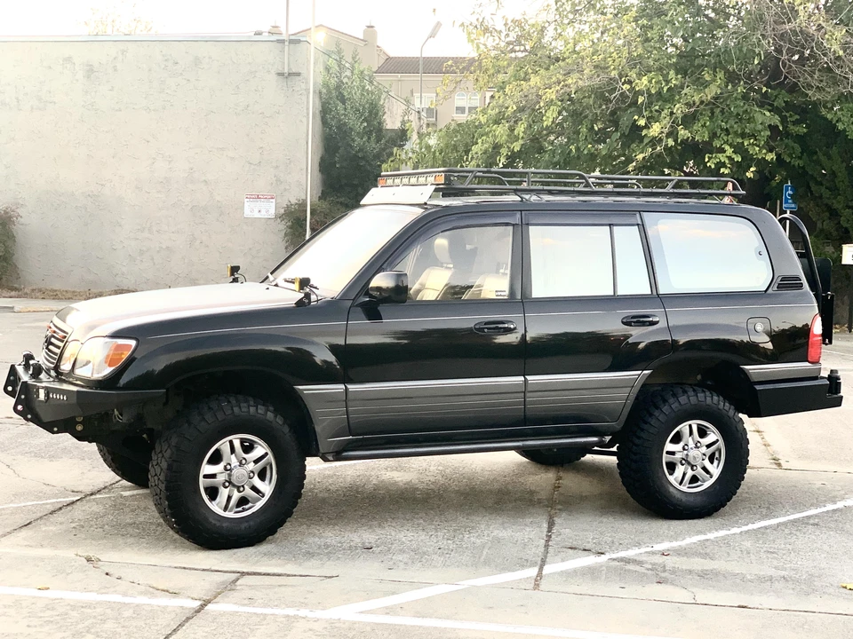 2001 Lexus LX 2nd Gen - Image 10 of 31