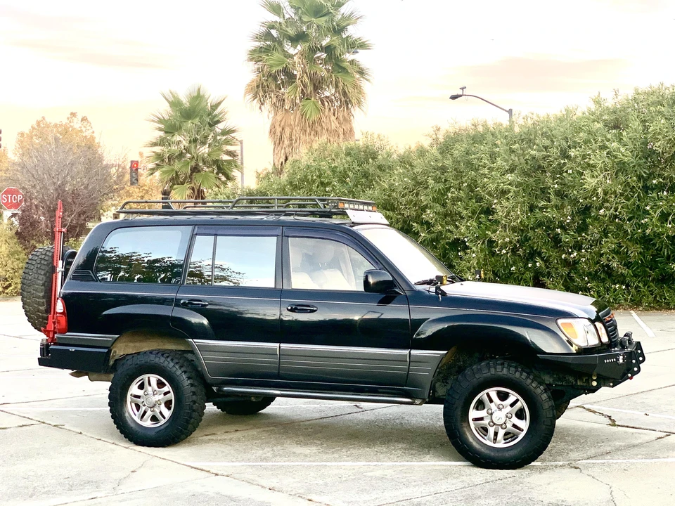 2001 Lexus LX 2nd Gen - Image 15 of 31