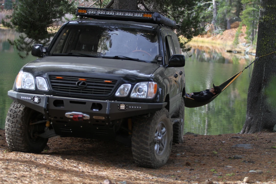 2001 Lexus LX 2nd Gen - Image 6 of 31