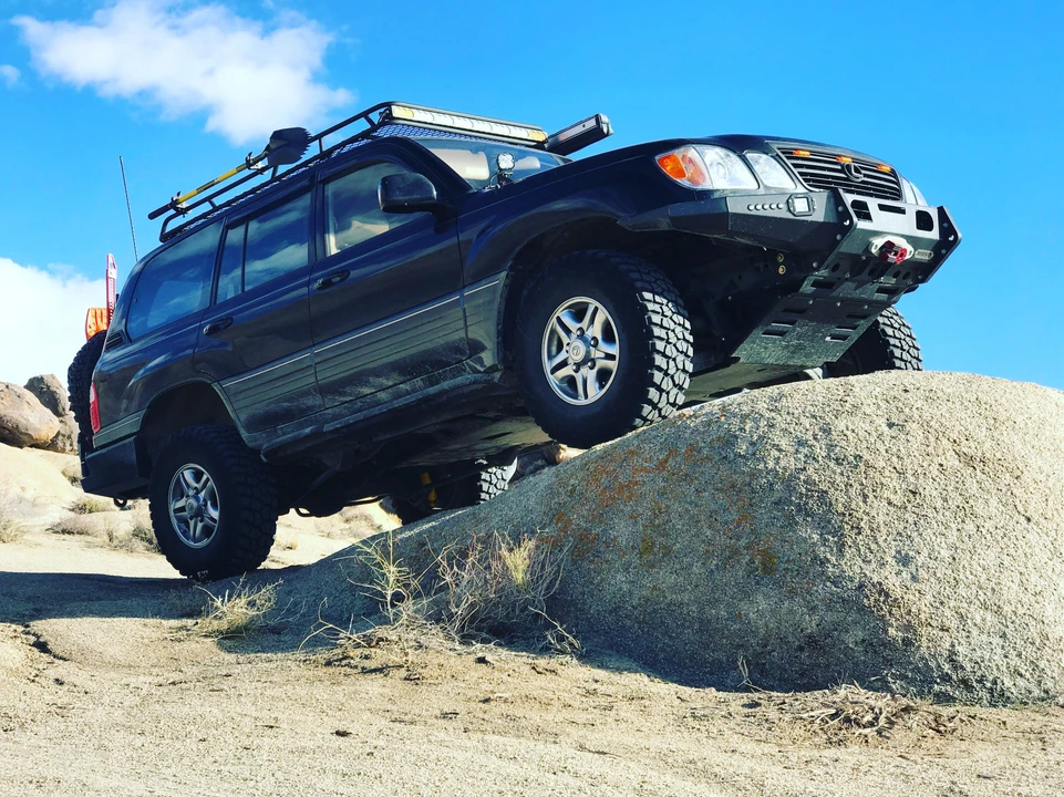 2001 Lexus LX 2nd Gen - Image 3 of 31