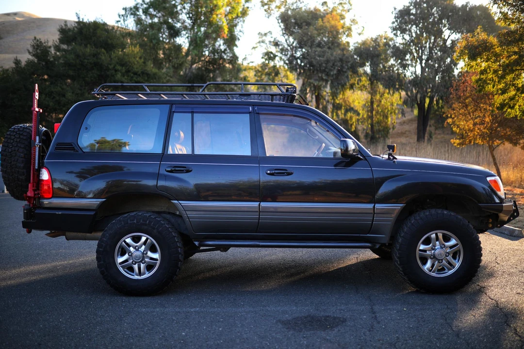 2001 Lexus LX 2nd Gen - Image 4 of 31