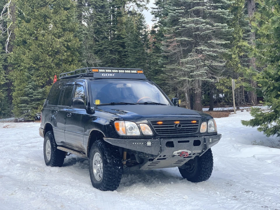 2001 Lexus LX 2nd Gen - Image 21 of 31