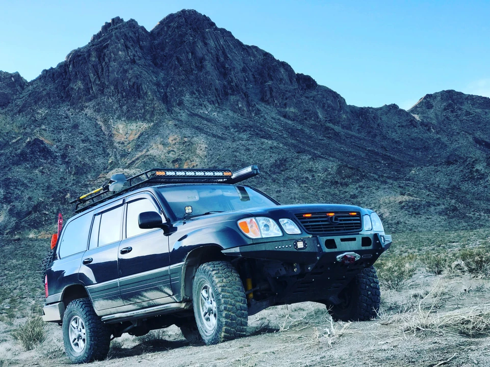 2001 Lexus LX 2nd Gen - Image 18 of 31