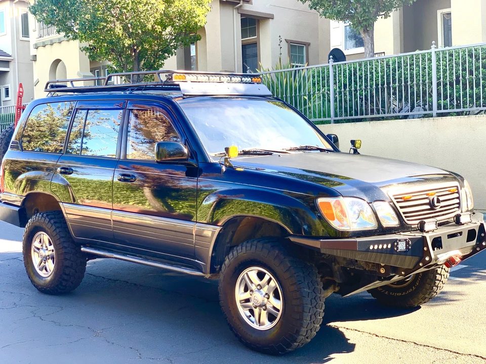 2001 Lexus LX 2nd Gen - Image 16 of 31