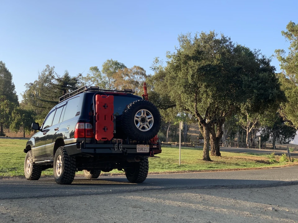 2001 Lexus LX 2nd Gen - Image 11 of 31