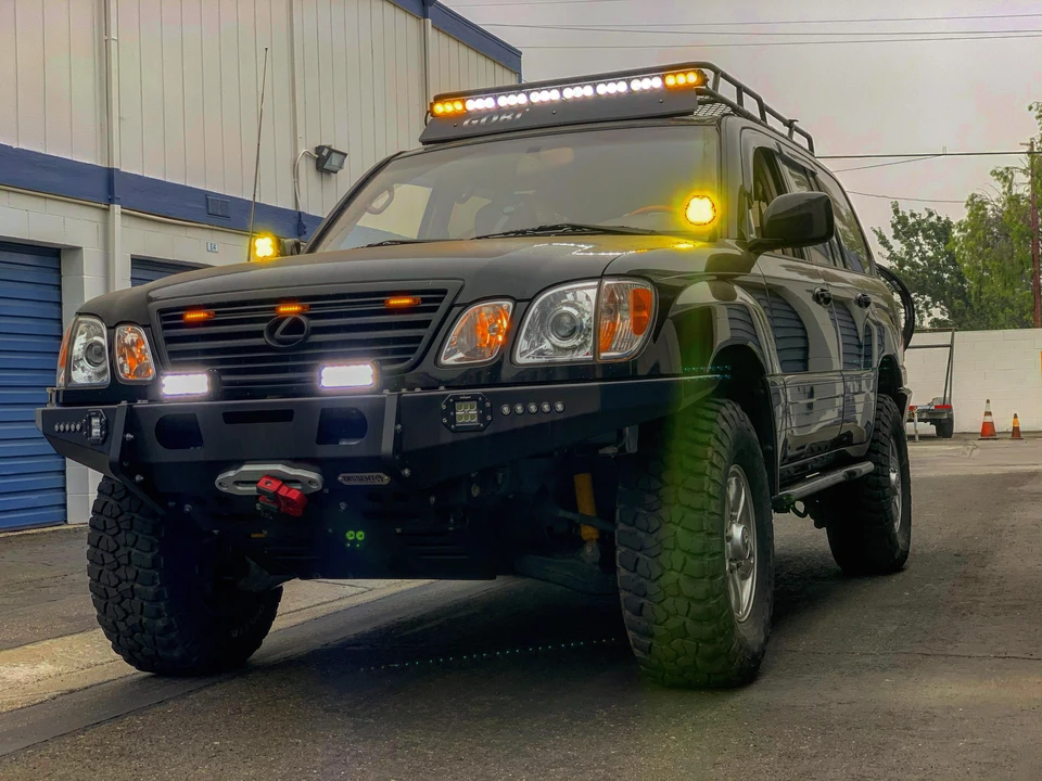 2001 Lexus LX 2nd Gen - Image 8 of 31