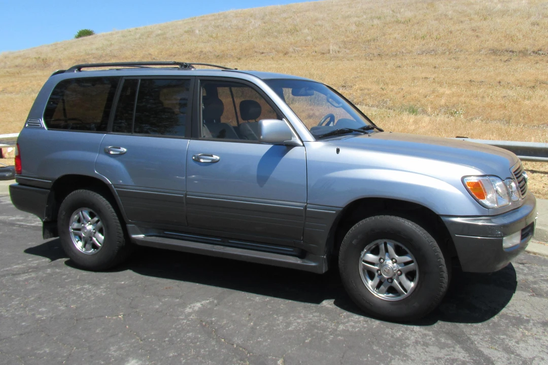 2001 Lexus LX 2nd Gen - Image 3 of 5