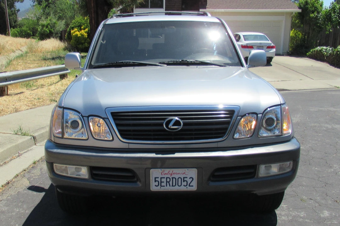 2001 Lexus LX 2nd Gen - Image 2 of 5