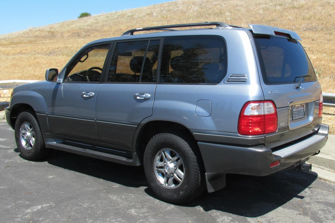 2001 Lexus LX 2nd Gen - Image 4 of 5