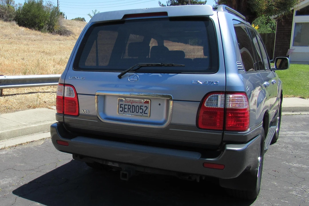 2001 Lexus LX 2nd Gen - Image 5 of 5