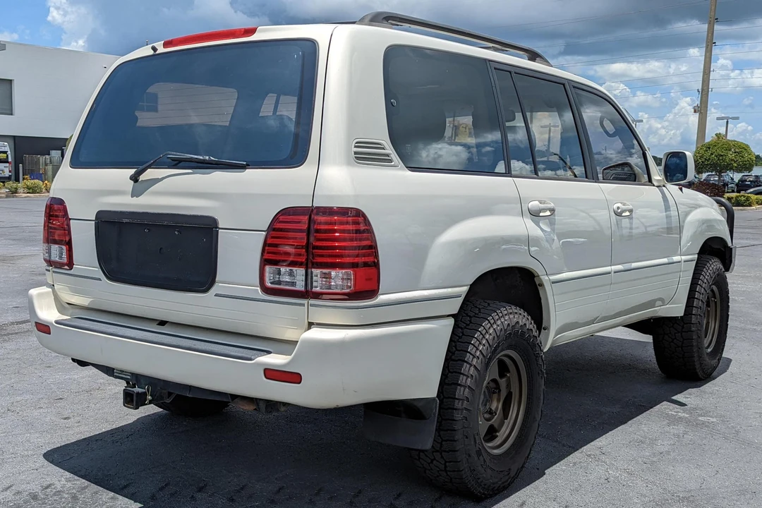 2001 Lexus LX 2nd Gen - Image 4 of 31