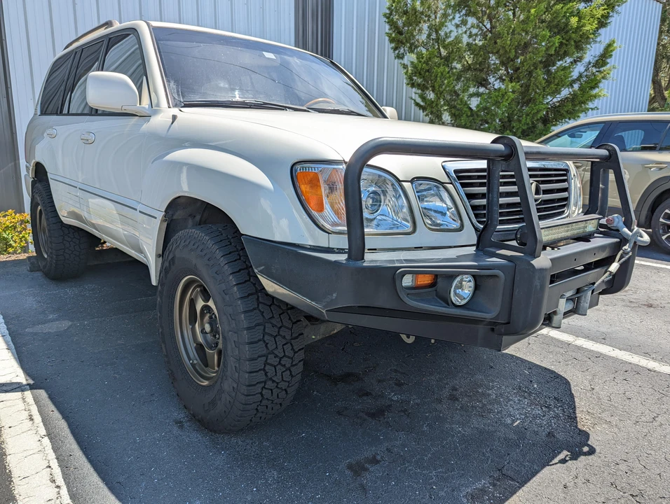 2001 Lexus LX 2nd Gen - Image 13 of 31