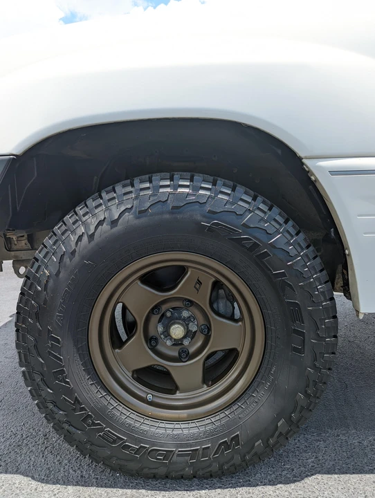 2001 Lexus LX 2nd Gen - Image 20 of 31