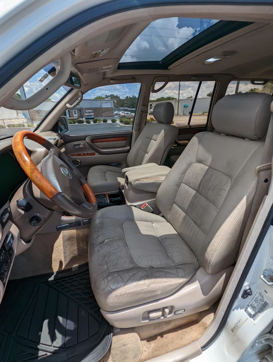 2001 Lexus LX 2nd Gen - Image 28 of 31