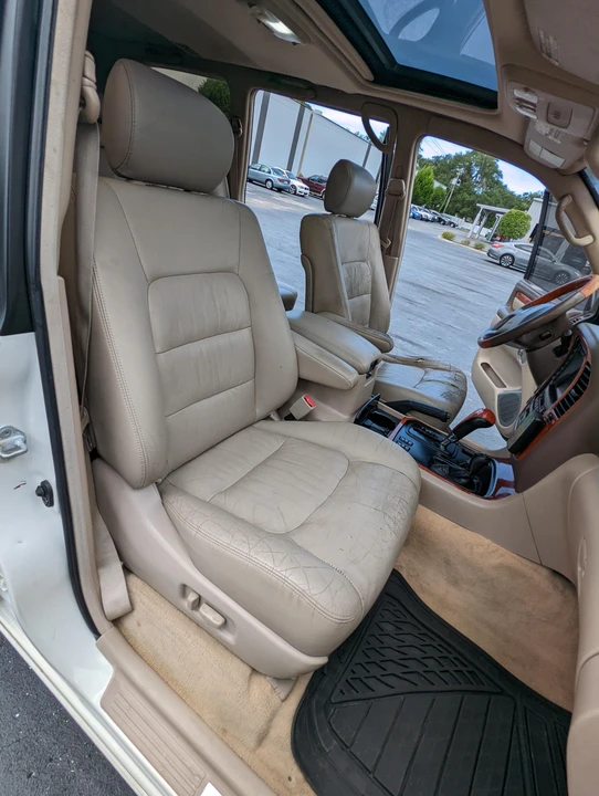 2001 Lexus LX 2nd Gen - Image 29 of 31