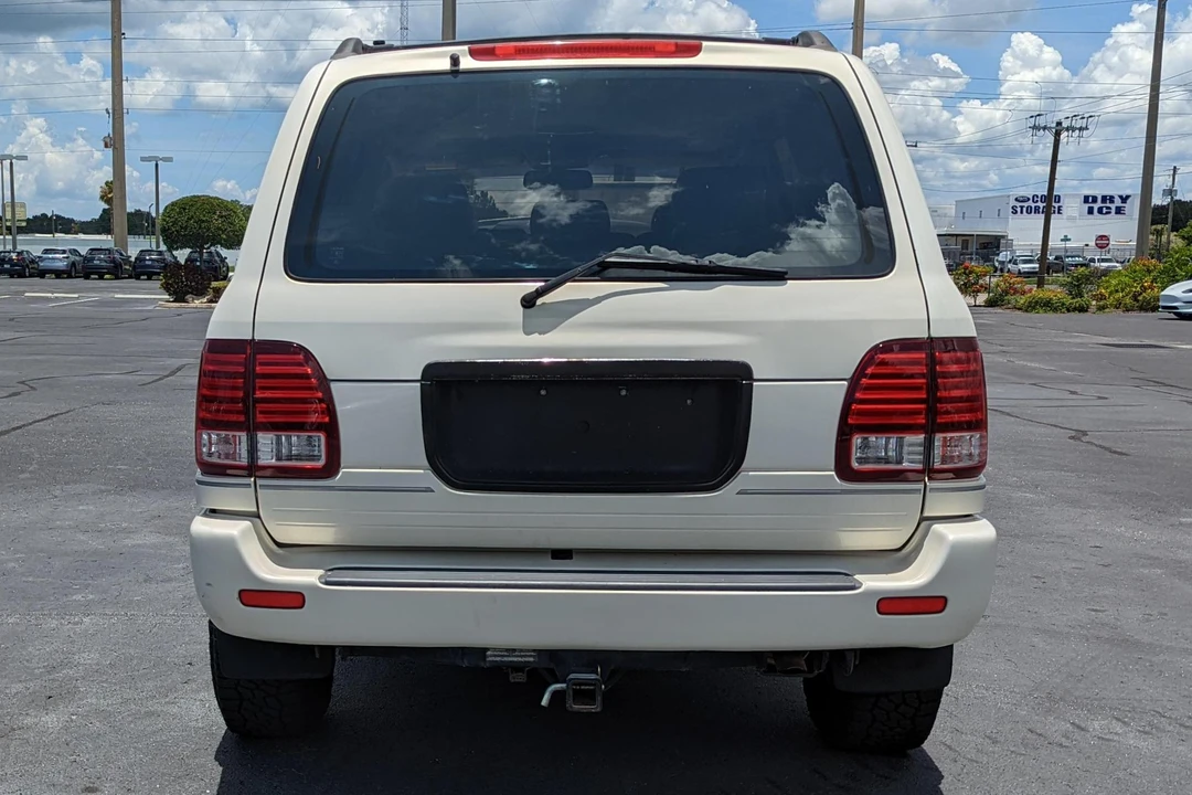 2001 Lexus LX 2nd Gen - Image 5 of 31