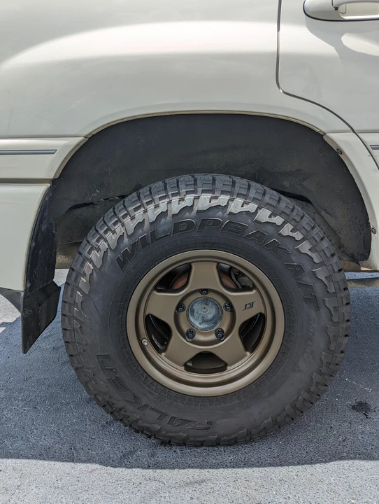 2001 Lexus LX 2nd Gen - Image 22 of 31