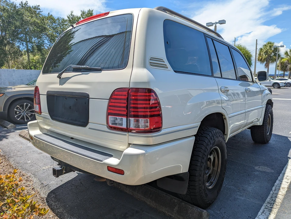 2001 Lexus LX 2nd Gen - Image 10 of 31