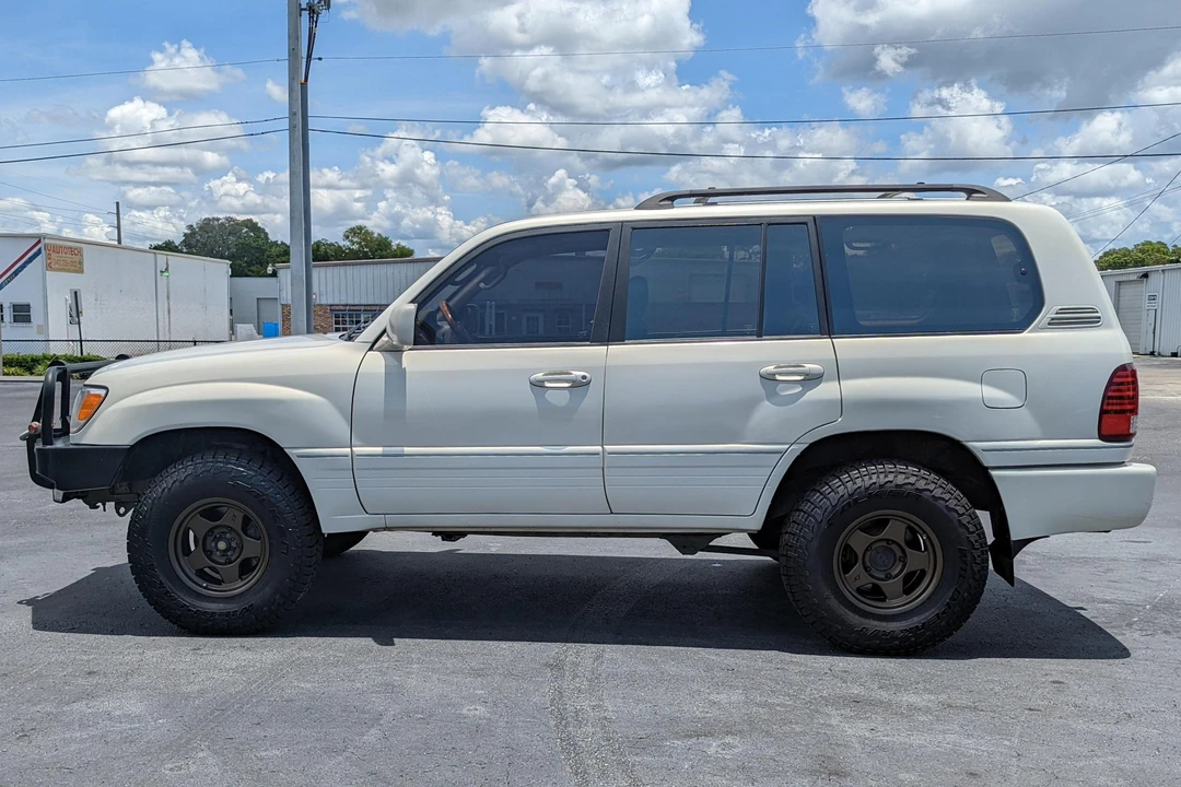 2001 Lexus LX 2nd Gen - Image 3 of 31