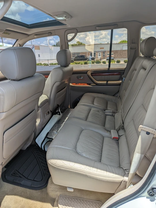 2001 Lexus LX 2nd Gen - Image 30 of 31