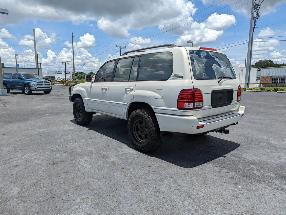 2001 Lexus LX 2nd Gen - Image 8 of 31