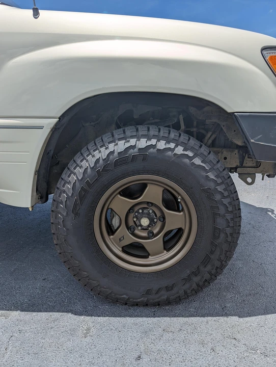 2001 Lexus LX 2nd Gen - Image 23 of 31