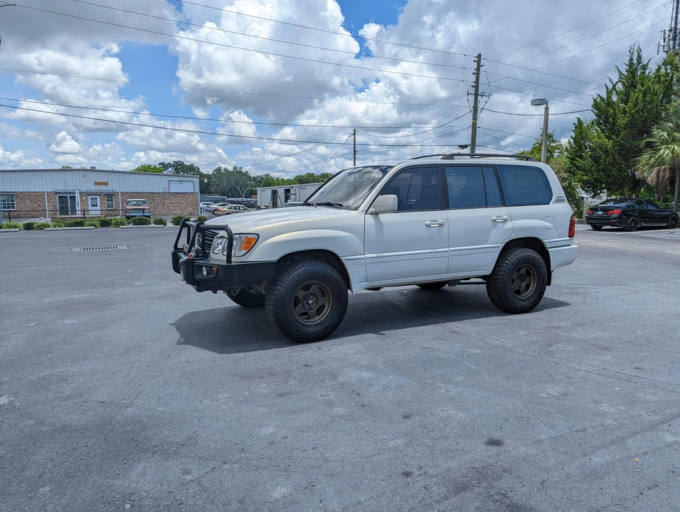 2001 Lexus LX 2nd Gen - Image 7 of 31