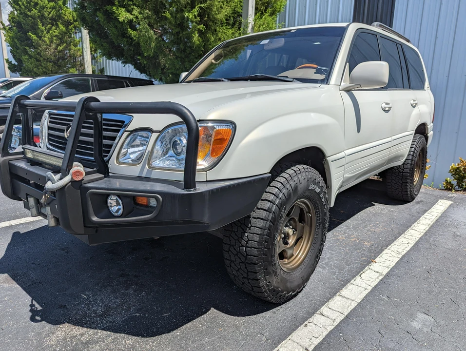 2001 Lexus LX 2nd Gen - Image 6 of 31