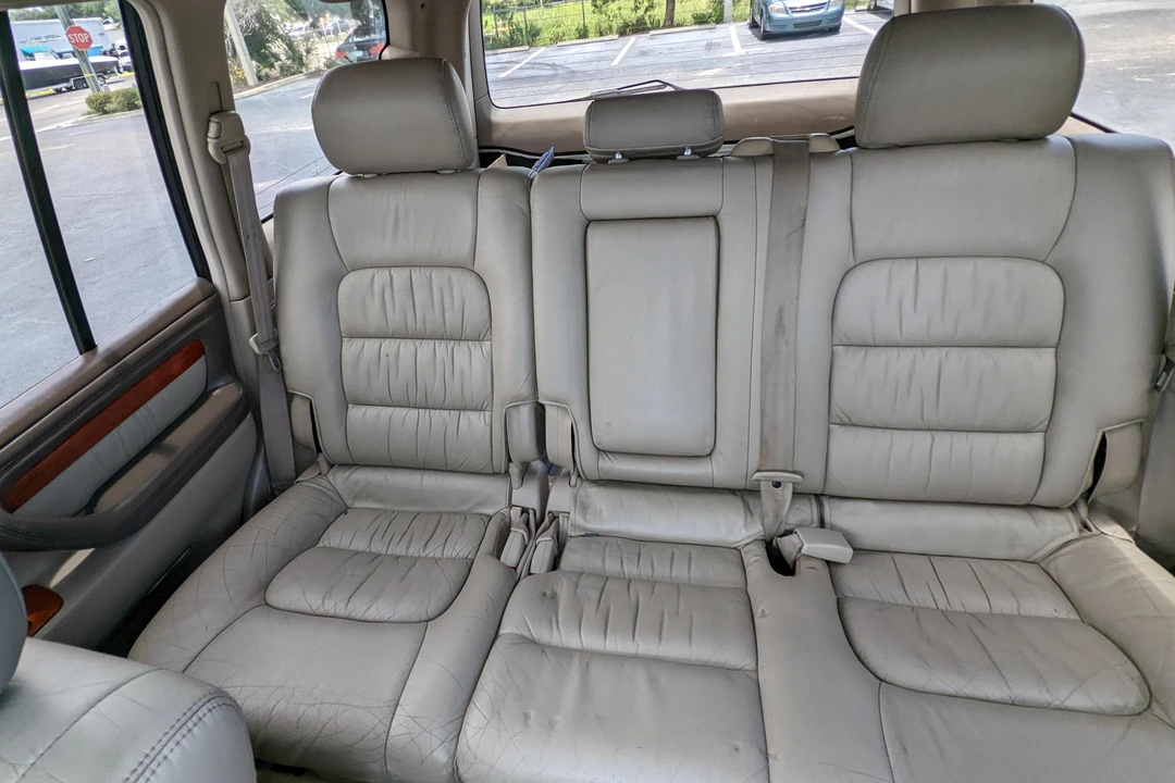 2001 Lexus LX 2nd Gen - Image 26 of 31
