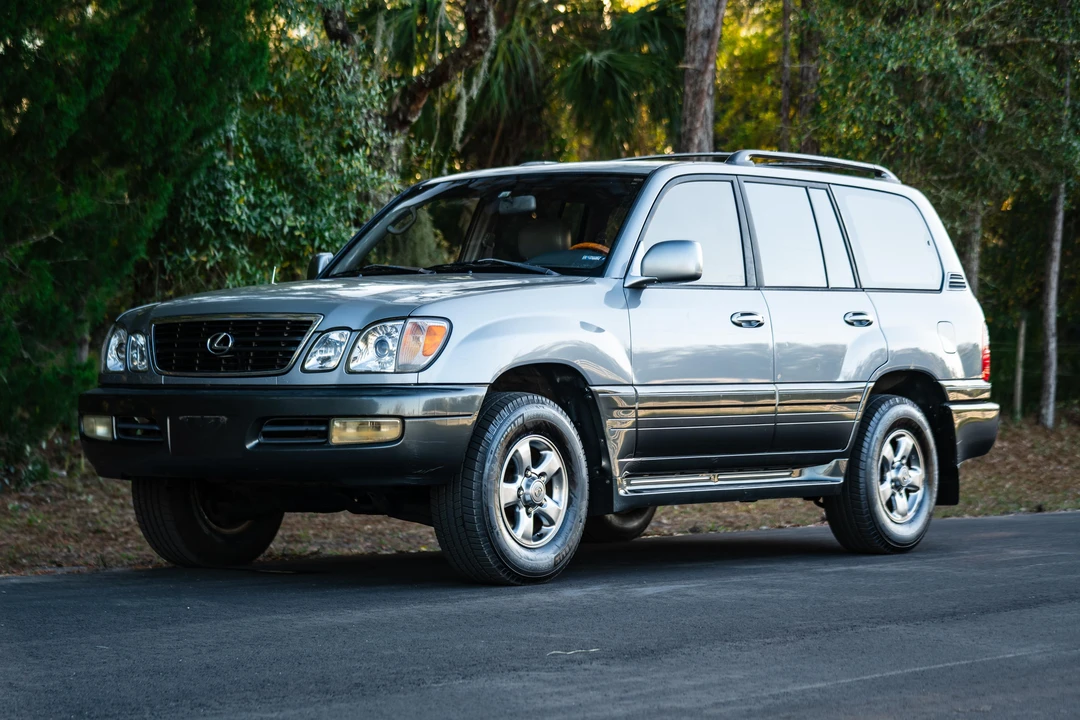 2001 Lexus LX 2nd Gen - Image 9 of 31