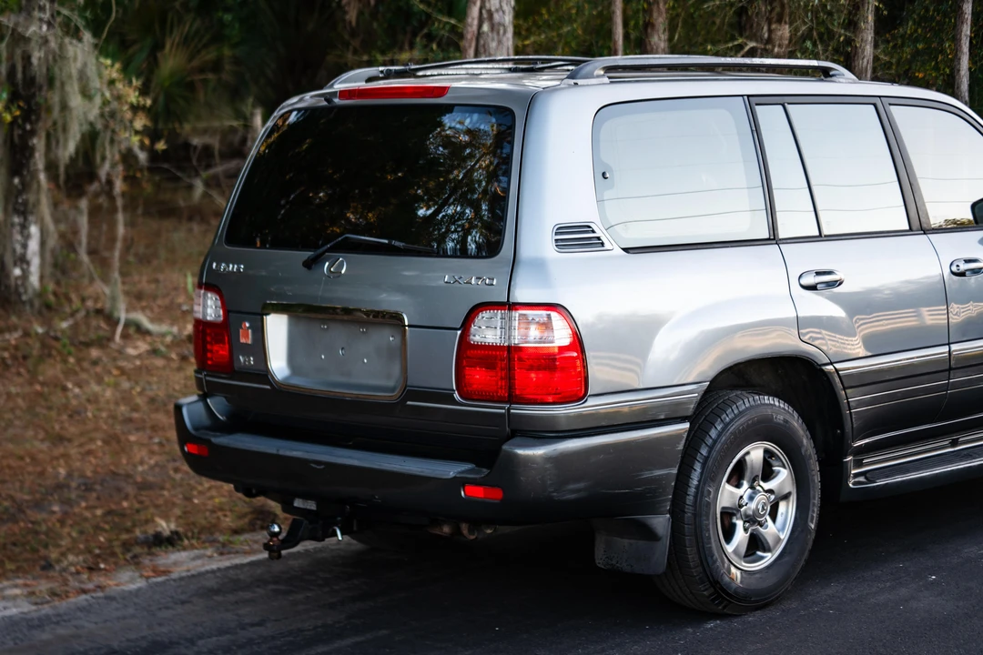 2001 Lexus LX 2nd Gen - Image 30 of 31