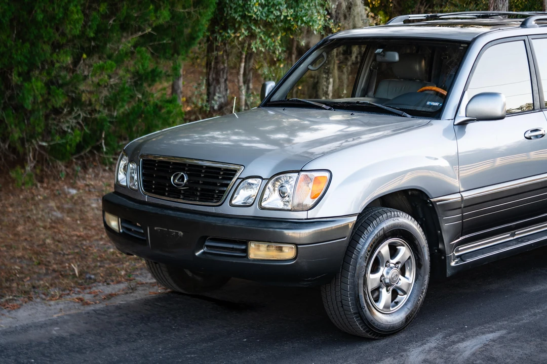 2001 Lexus LX 2nd Gen - Image 23 of 31