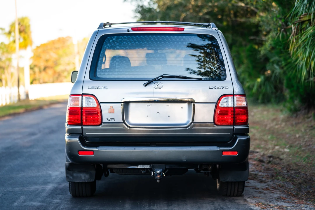 2001 Lexus LX 2nd Gen - Image 15 of 31