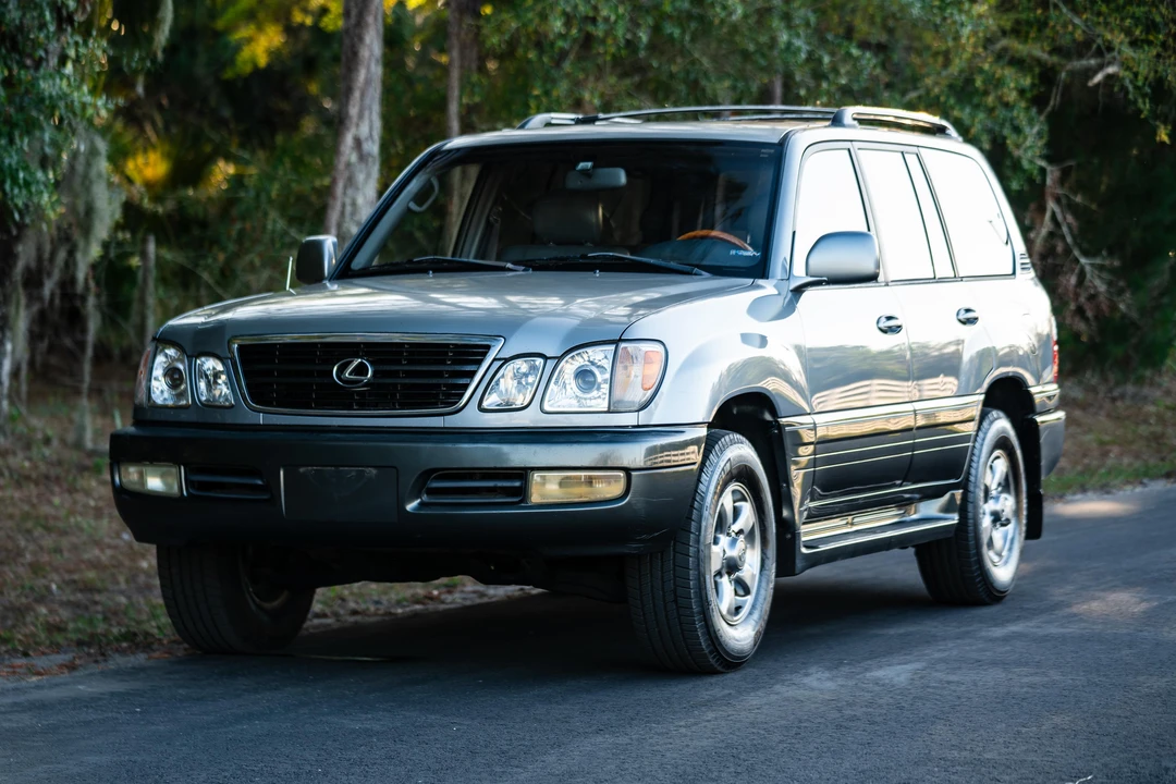 2001 Lexus LX 2nd Gen - Image 8 of 31