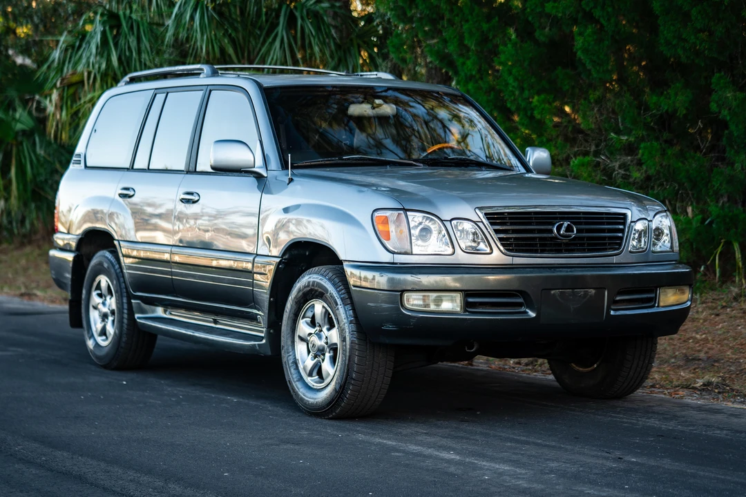 2001 Lexus LX 2nd Gen - Image 21 of 31