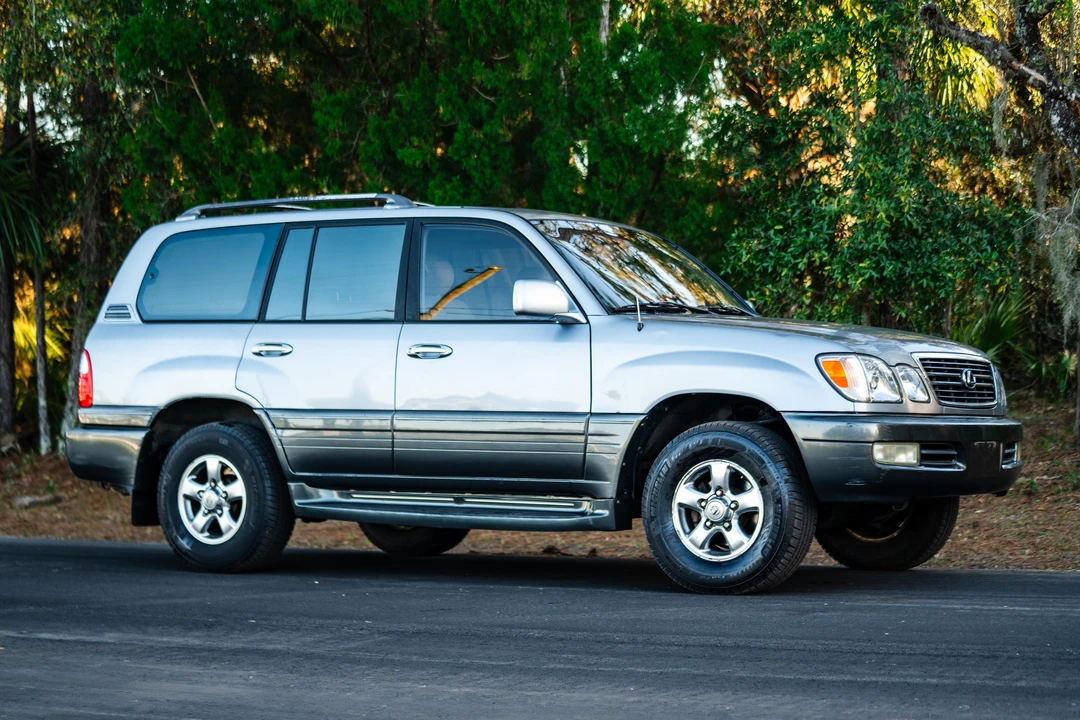 2001 Lexus LX 2nd Gen - Image 20 of 31
