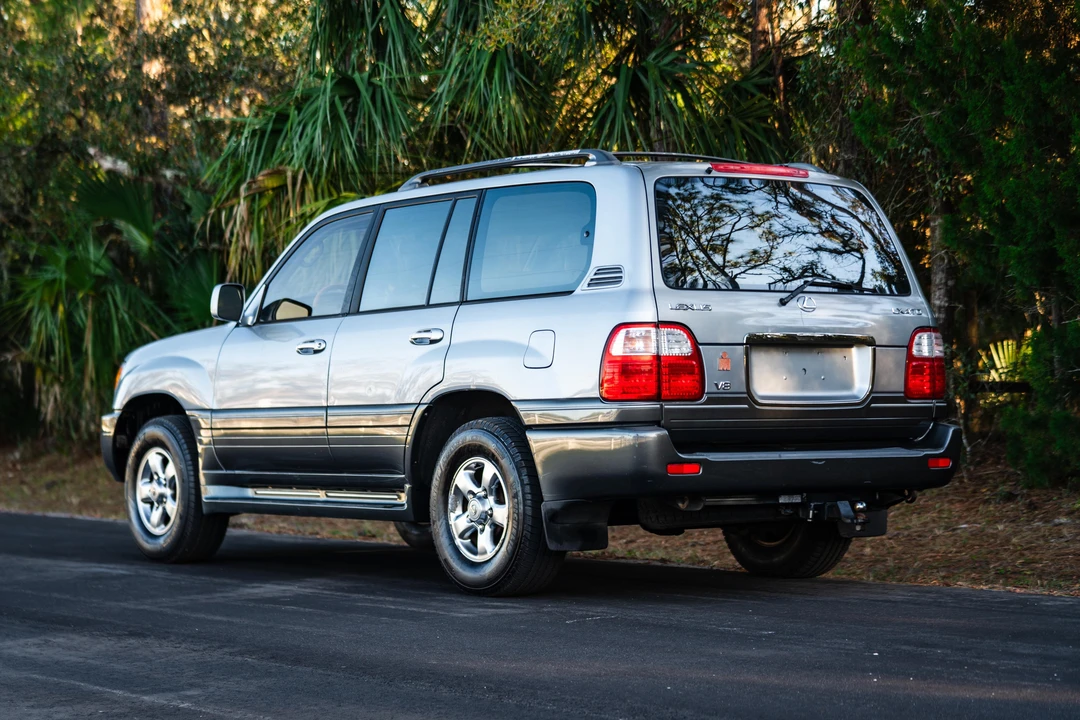 2001 Lexus LX 2nd Gen - Image 12 of 31