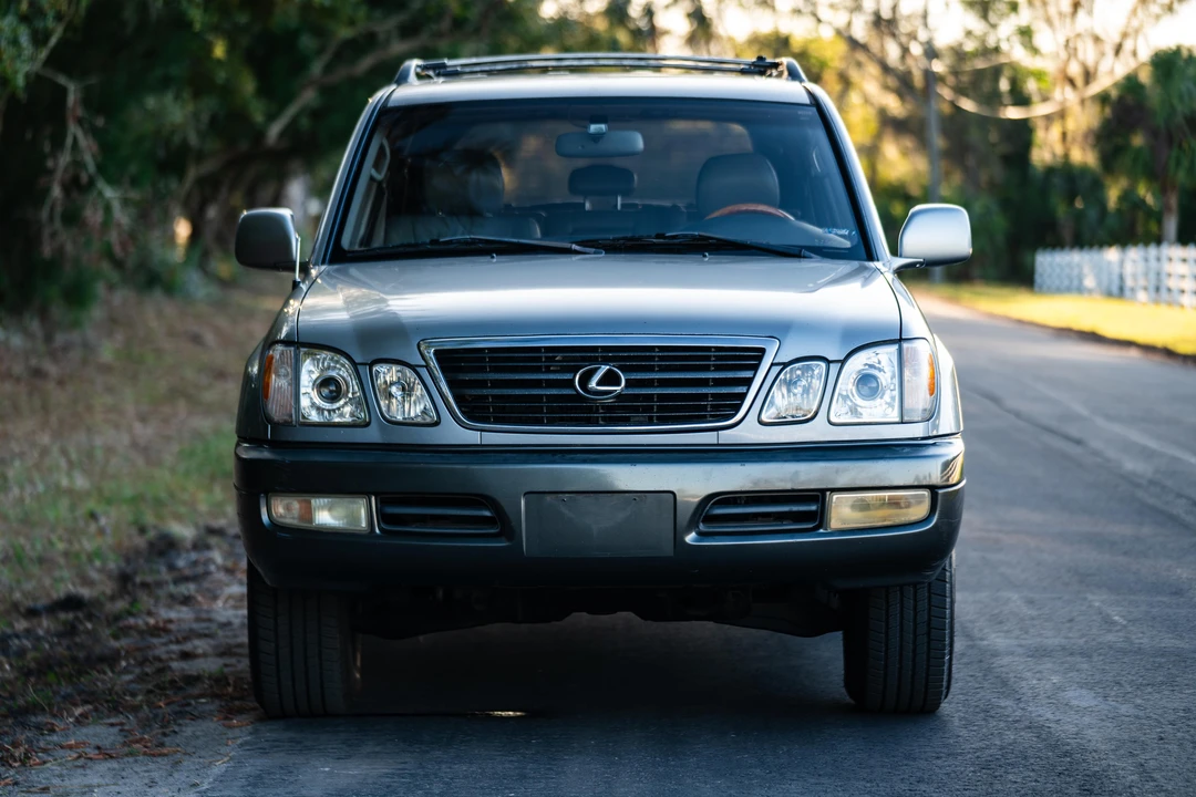 2001 Lexus LX 2nd Gen - Image 6 of 31