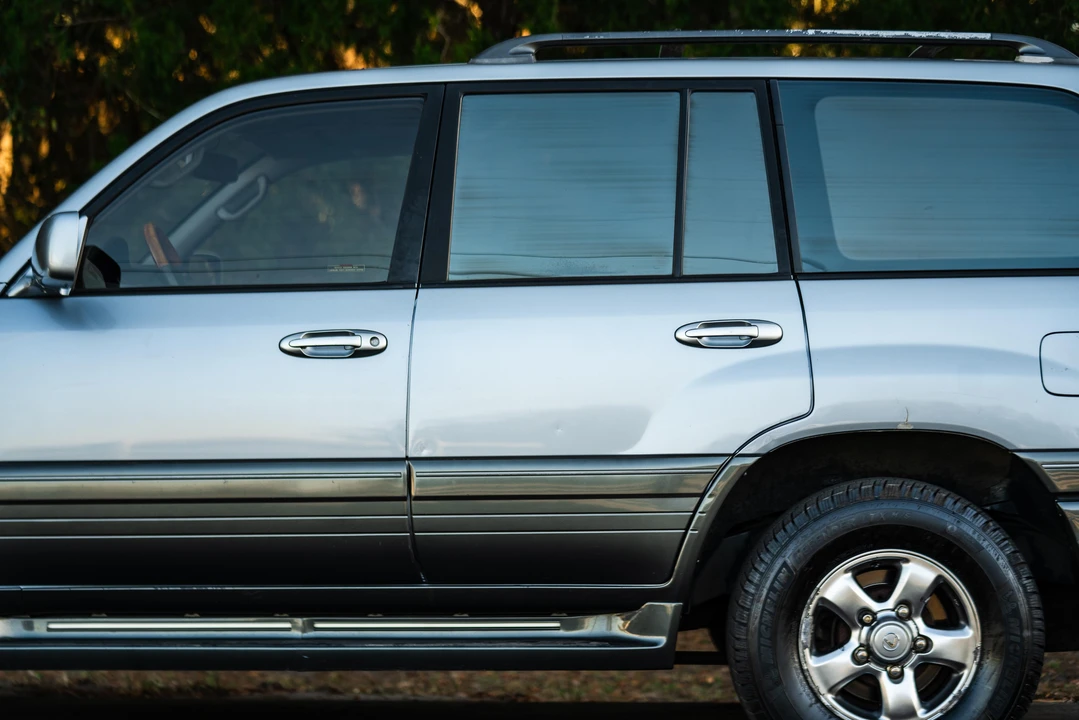 2001 Lexus LX 2nd Gen - Image 26 of 31