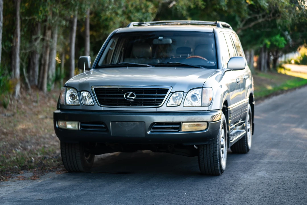 2001 Lexus LX 2nd Gen - Image 7 of 31