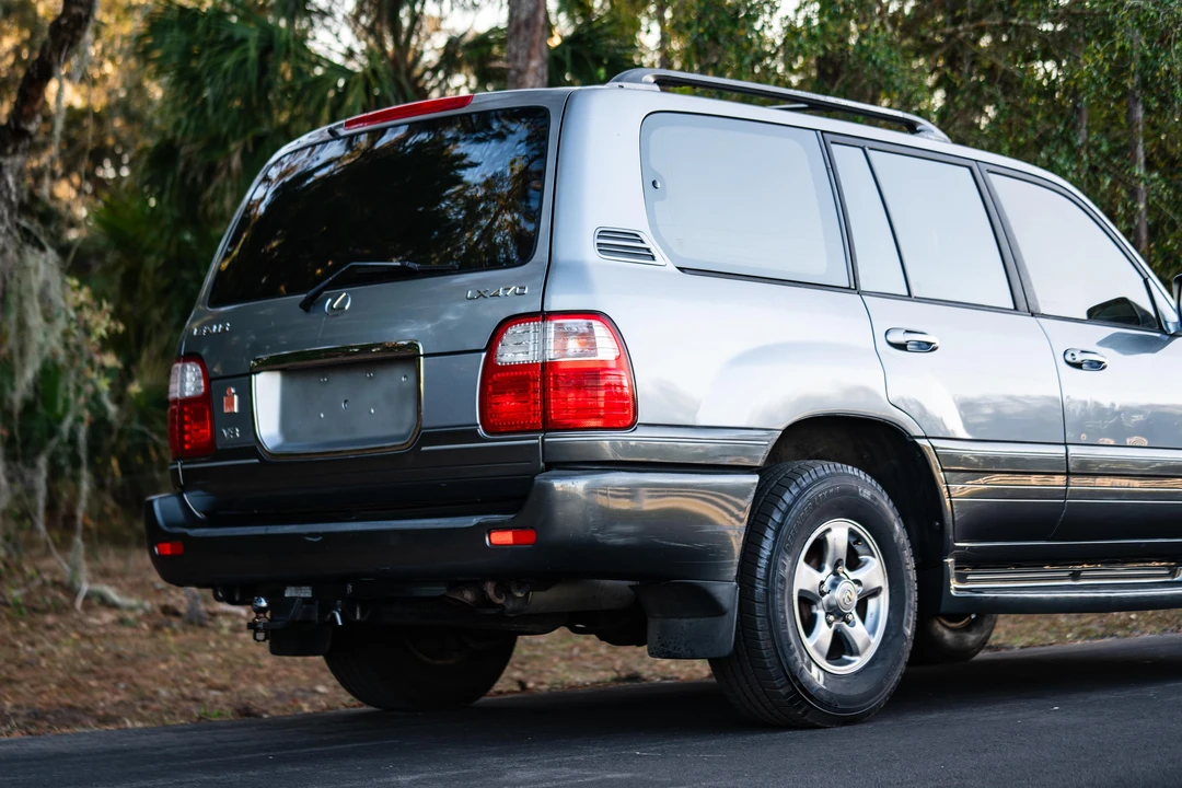 2001 Lexus LX 2nd Gen - Image 31 of 31