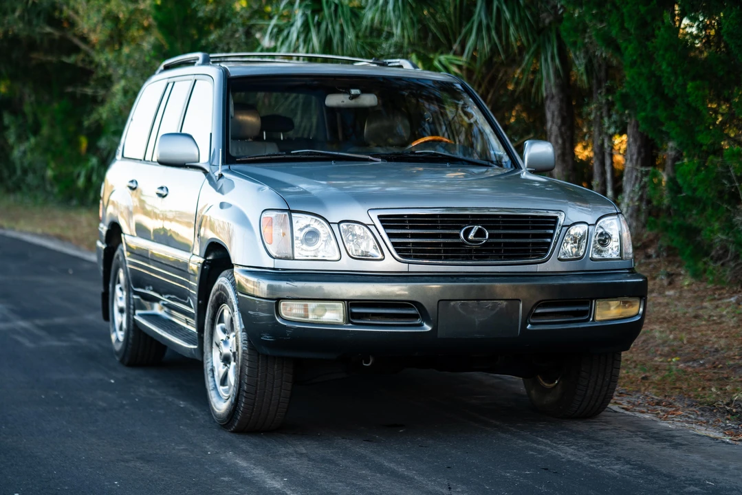 2001 Lexus LX 2nd Gen - Image 22 of 31