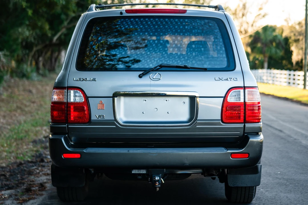 2001 Lexus LX 2nd Gen - Image 5 of 31