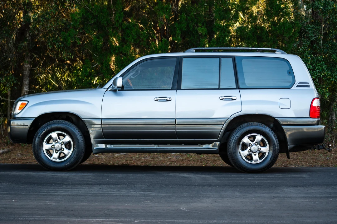 2001 Lexus LX 2nd Gen - Image 3 of 31