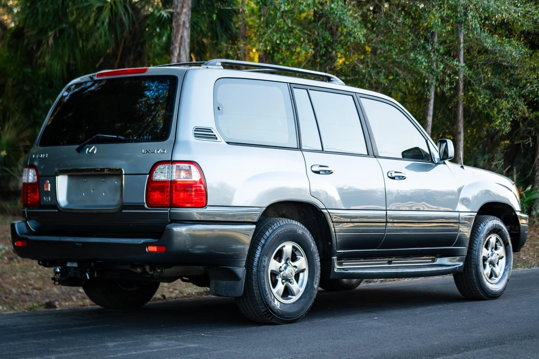 2001 Lexus LX 2nd Gen - Image 4 of 31