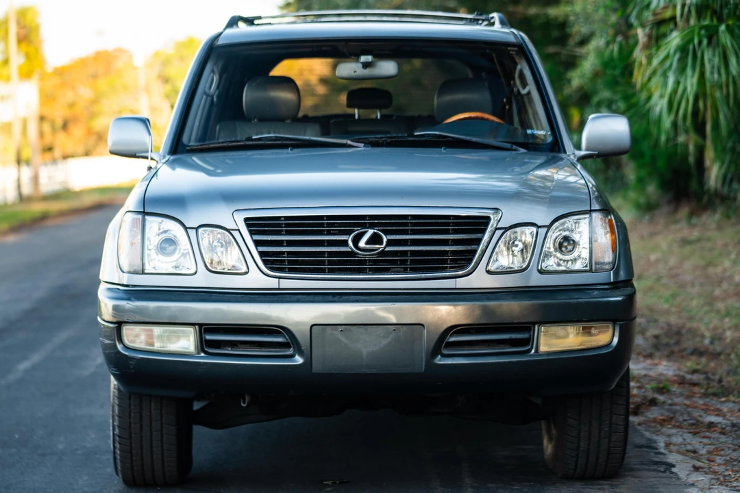 2001 Lexus LX 2nd Gen - Image 2 of 31