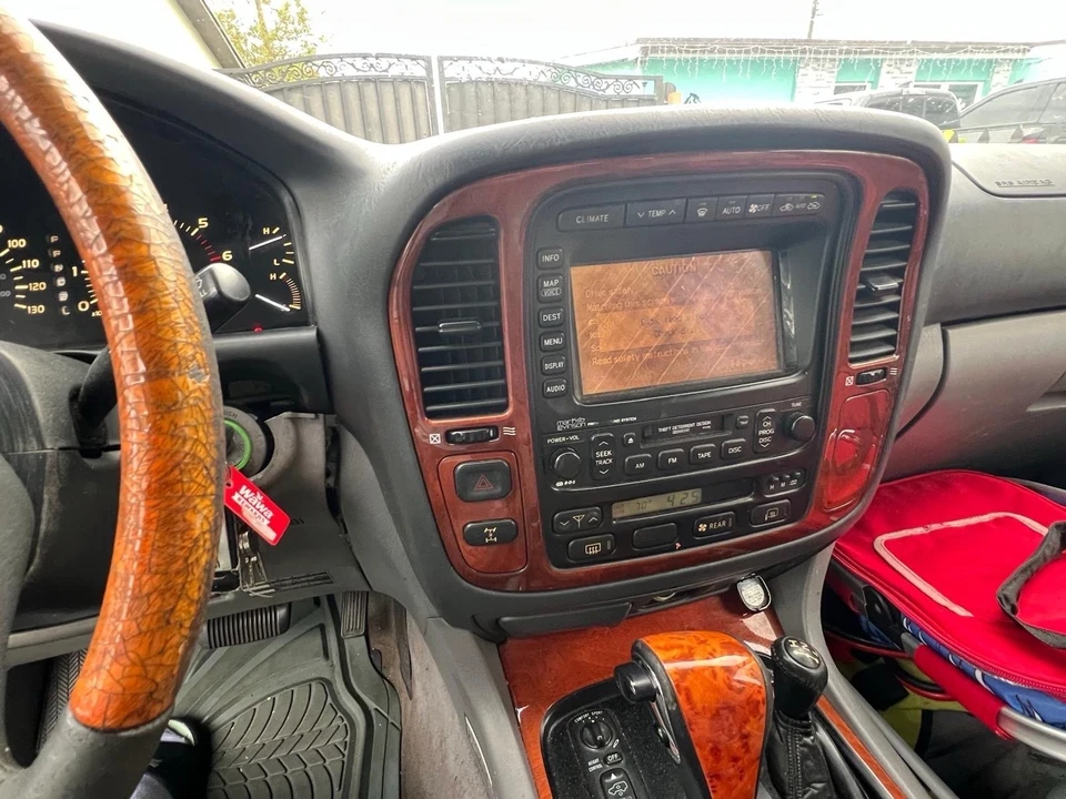 2001 Lexus LX 2nd Gen - Image 10 of 19