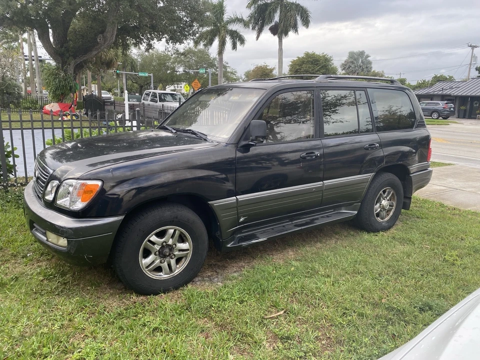 2001 Lexus LX 2nd Gen - Image 3 of 19