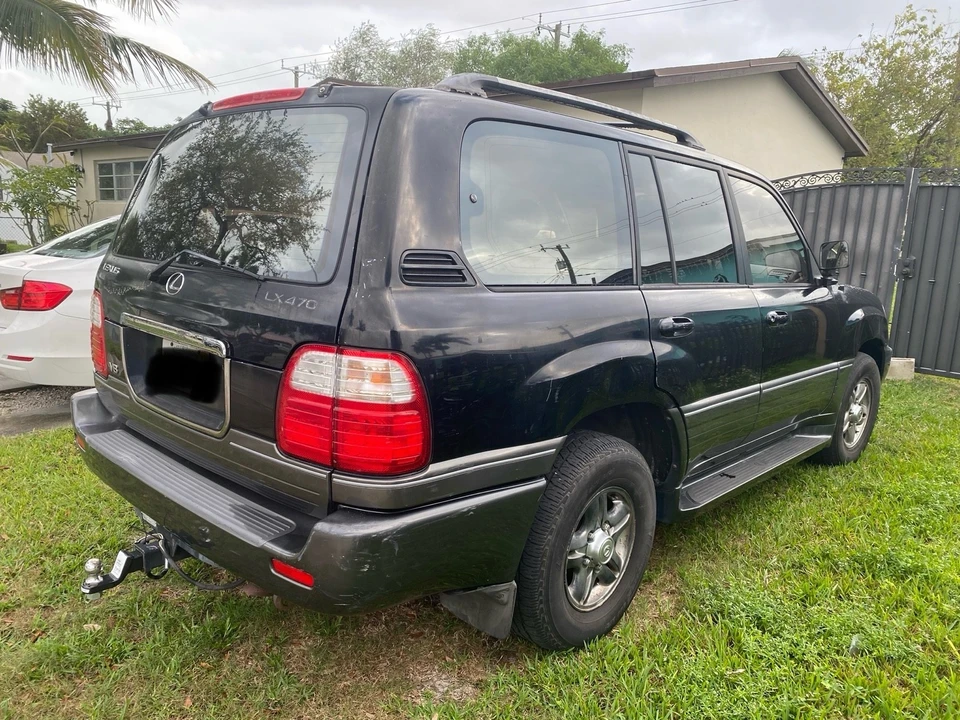 2001 Lexus LX 2nd Gen - Image 2 of 19