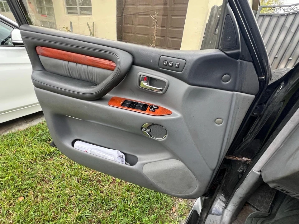 2001 Lexus LX 2nd Gen - Image 12 of 19